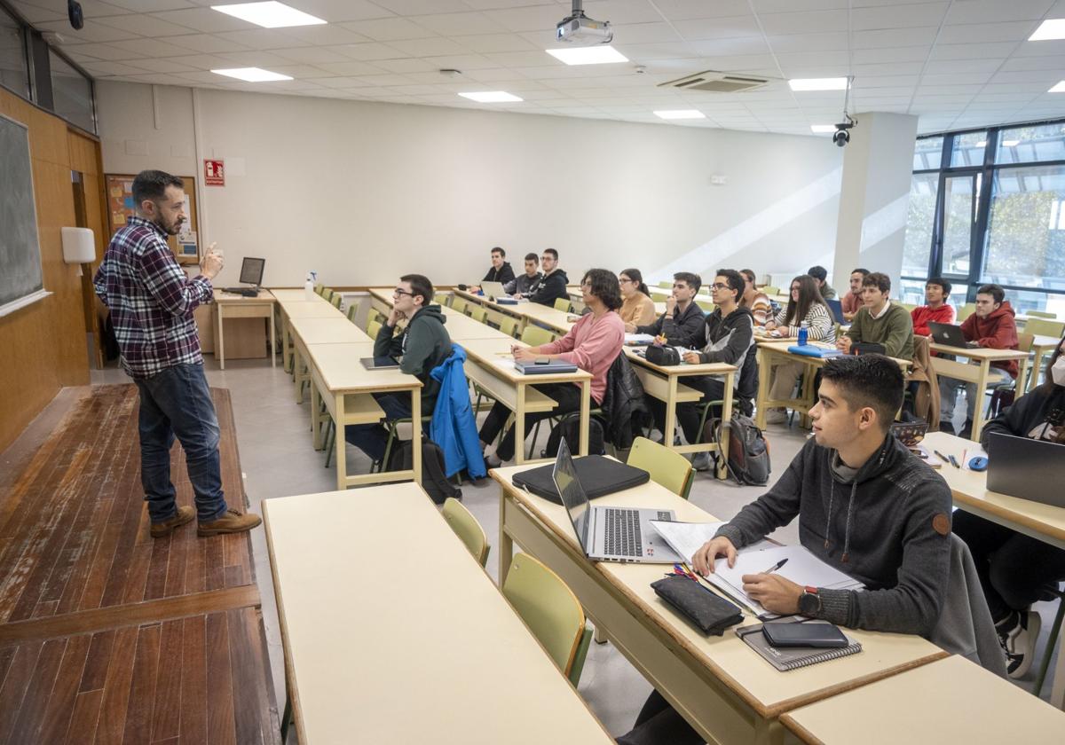 Matemáticas e Informática, las carreras de la UC cuya demanda crece con más fuerza
