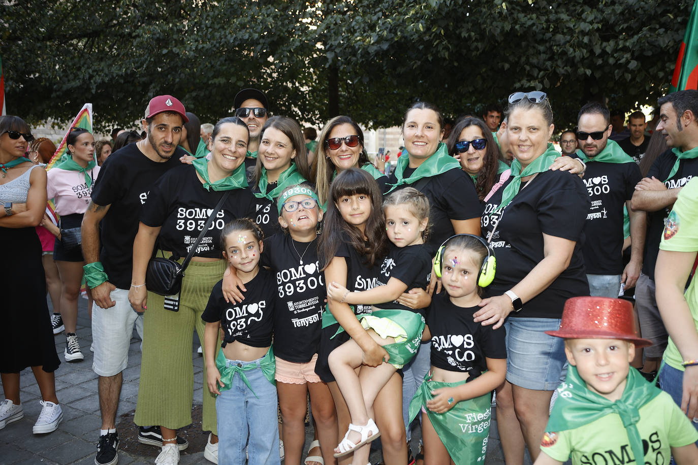 Los peñistas, uno de los revulsivos de las fiestas patronales desde el año pasado, han coloreado las calles de la ciudad con sus camisetas.