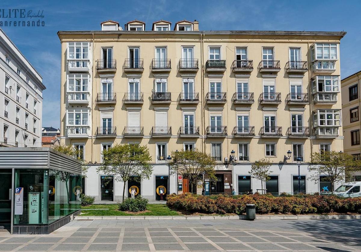 Vistas del edificio desde la Plaza de Pombo ofrecida por Élite Propiedades SanFernando