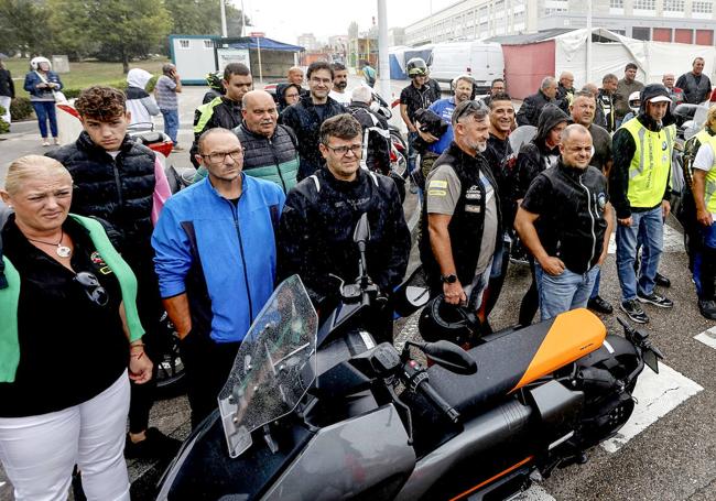 Los moteros participan en la concentración.