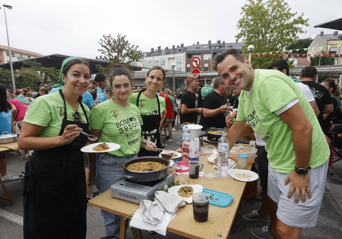 El concurso de arroz llenó la plaza de La Llama y reunió a 154 peñas