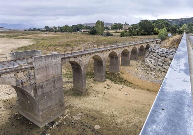 La escasez de agua dejaba ayer imágenes como esta.