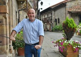 Agustín Molleda en uno de sus lugares preferidos, la calle San José de Riocorvo.