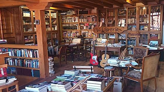 De la librería a la taberna de pueblo