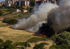 El incendio en Las Llamas, este lunes.