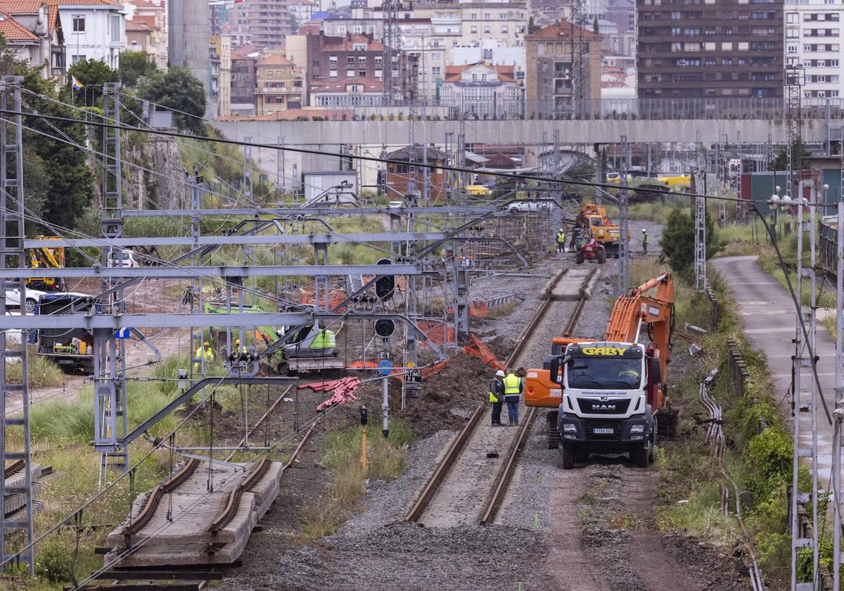 Adif modificará el proyecto de duplicación de vía que se está llevando ya a cabo para añadir el ascensor en Nueva Montaña.