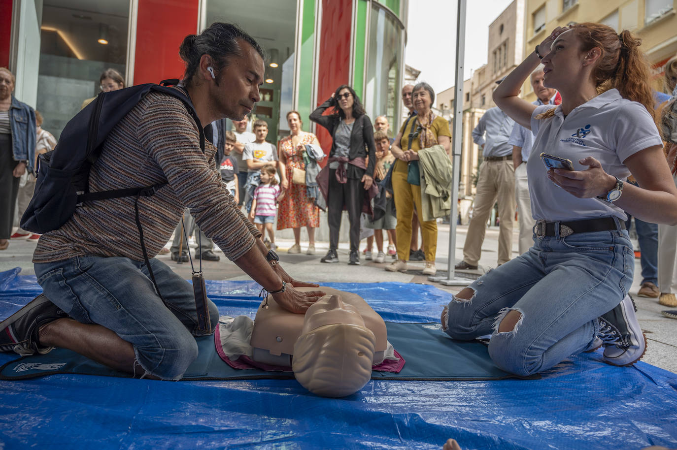 Los talleres, como este de RCP (Reanimación Cardiopulmonar), duran en torno a 15 minutos.