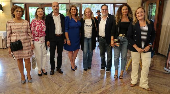 Sonsoles López, Raquel Menéndez, Juan José Alonso, Conchi Revuelta, María José González Revuelta, Miguel Rincón, Ainoa Quiñones e Isabel Urrutia.