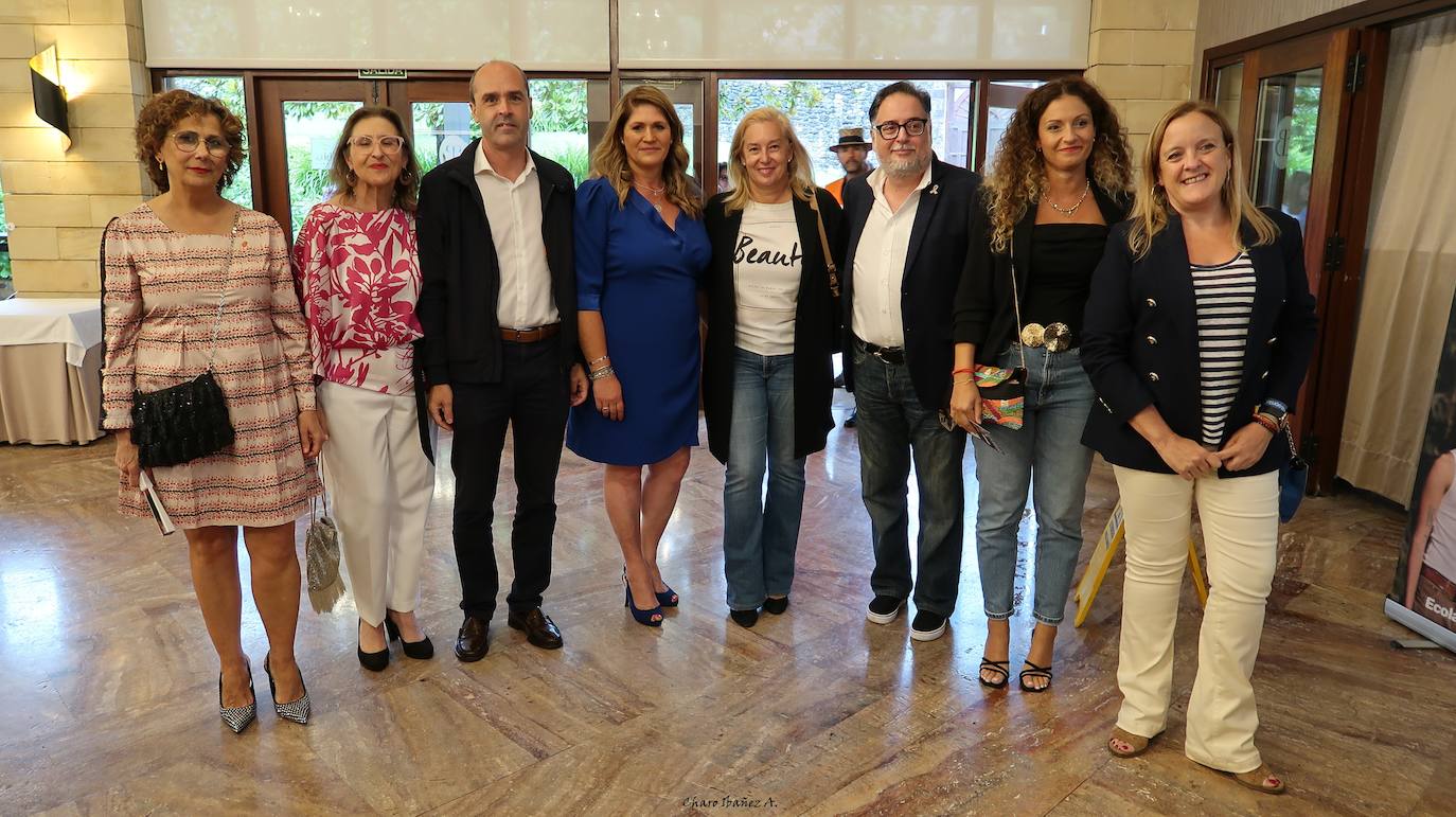 Sonsoles López, Raquel Menéndez, Juan José Alonso, Conchi Revuelta, María José González Revuelta, Miguel Rincón, Ainoa Quiñones e Isabel Urrutia.