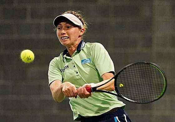 Bucsa devuelve una bola con su revés en el partido ante Kvitova.