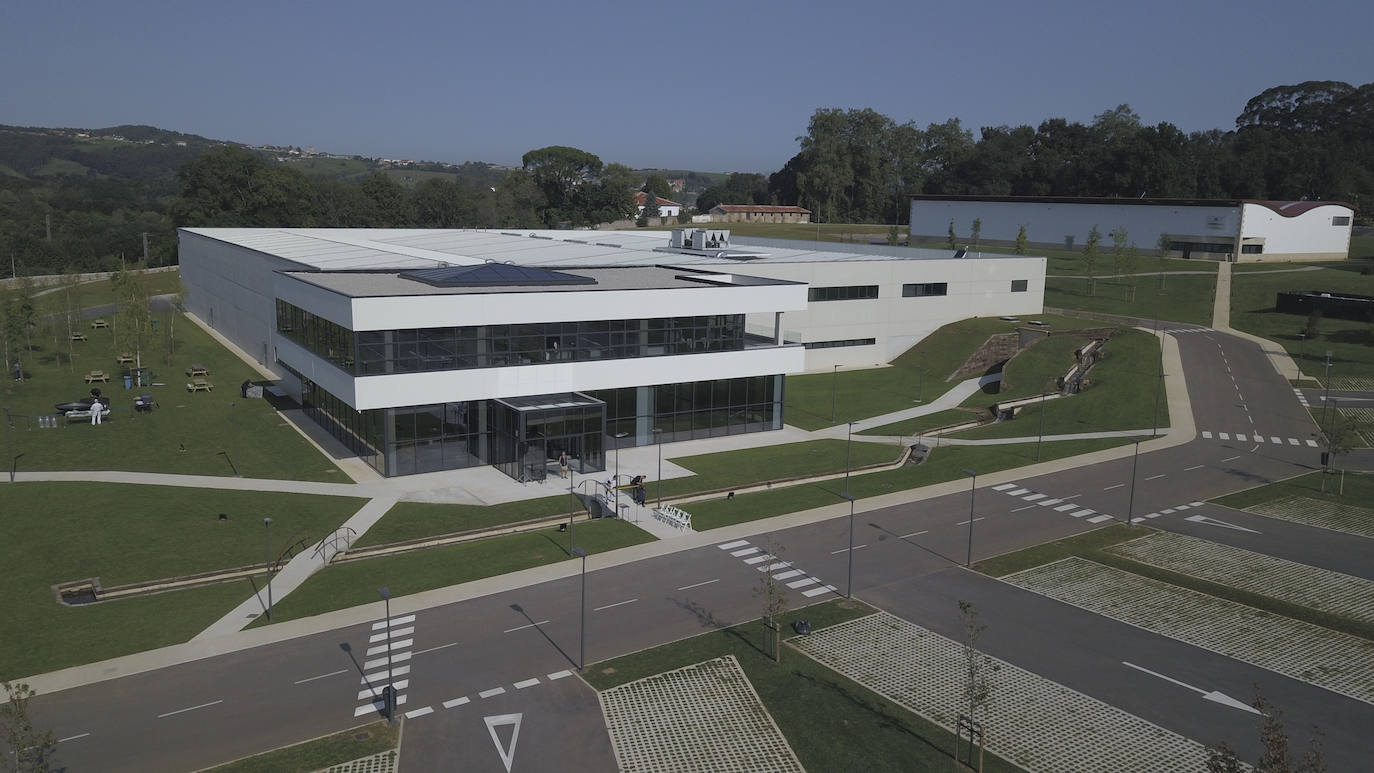 Perspectiva de la sede de Cantabria Labs, en Villaescusa.