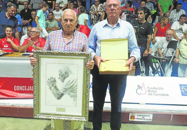 Tete Rodríguez y José Manuel García recibieron un homenaje antes de arrancar la final.