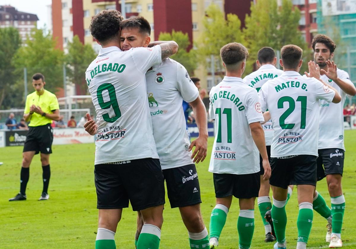 Los jugadores verdiblancos celebran el tanto de Jorge Delgado.