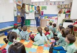 Torrelavega autoriza la contratación de educadores para las diez aulas de 2 años