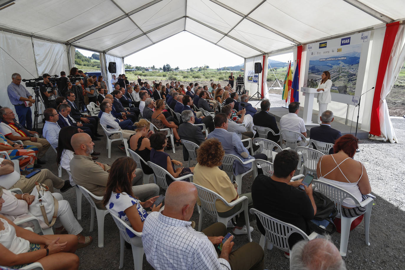 El acto congregó a políticos, empresarios y representantes de distintos colectivos sociales y sindicatos.