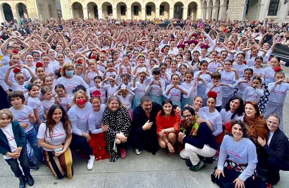 Imagen del encuentro de las escuelas de danza con Antonio Canales con motivo de la celebración del Día Internacional de la Danza.