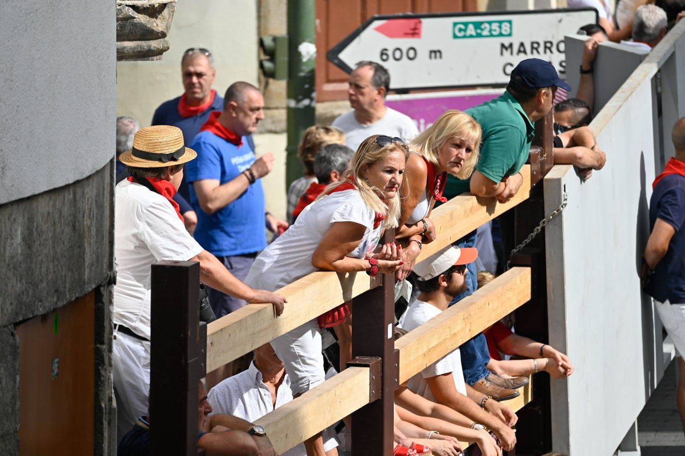 Miles de personas desfilarán estos días por Ampuero para participar en las fiestas, muy volcadas con la tauromaquia.