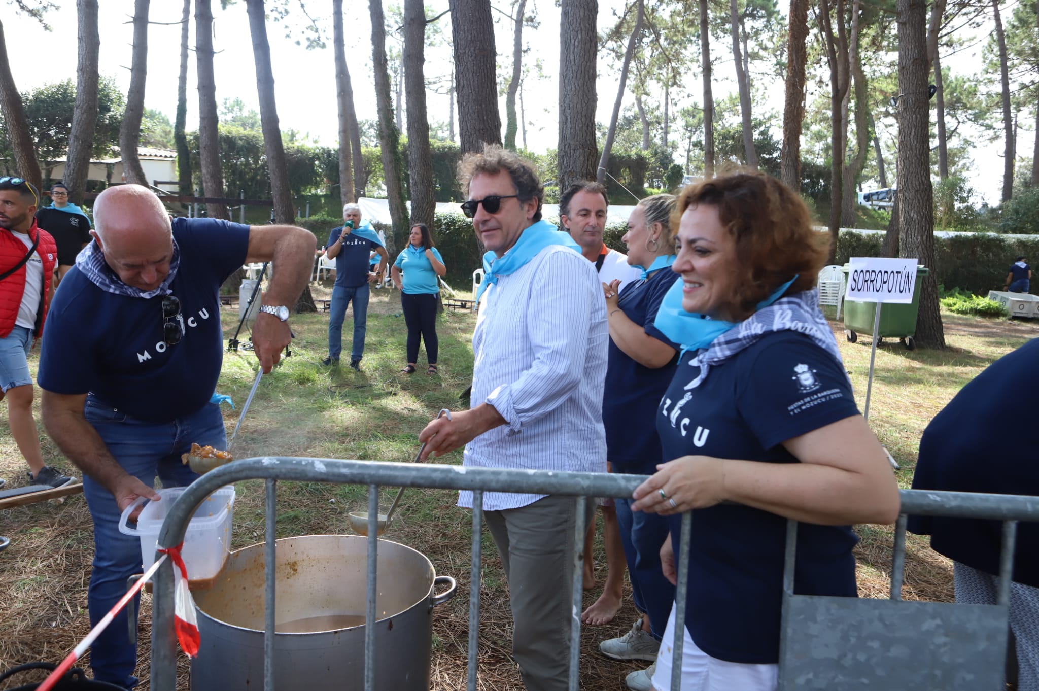 El consejero de Ganadería, Agricultura, y Pesca, Pablo Palencia, también asistió a la fiesta del Mozucu