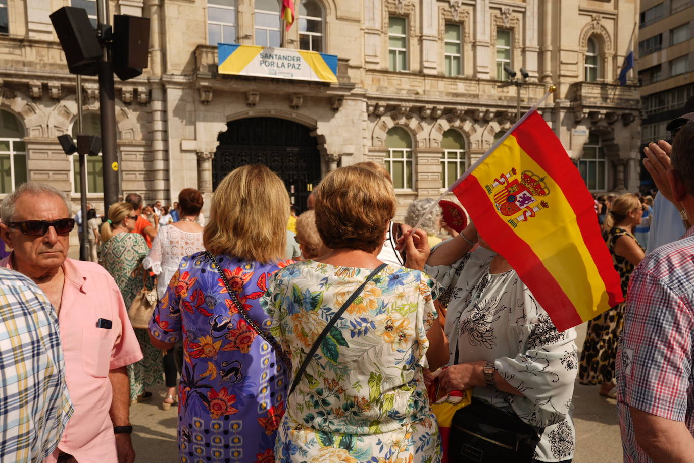 La bandera nacional estuvo muy presente en la capital cántabra.