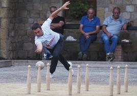 Manuel Domínguez se impuso ayer en el Torneo de San Cipriano de Esles de Cayón.