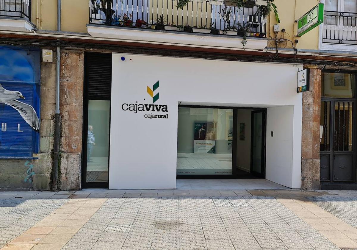 Nueva oficina de Cajaviva en Santoña.