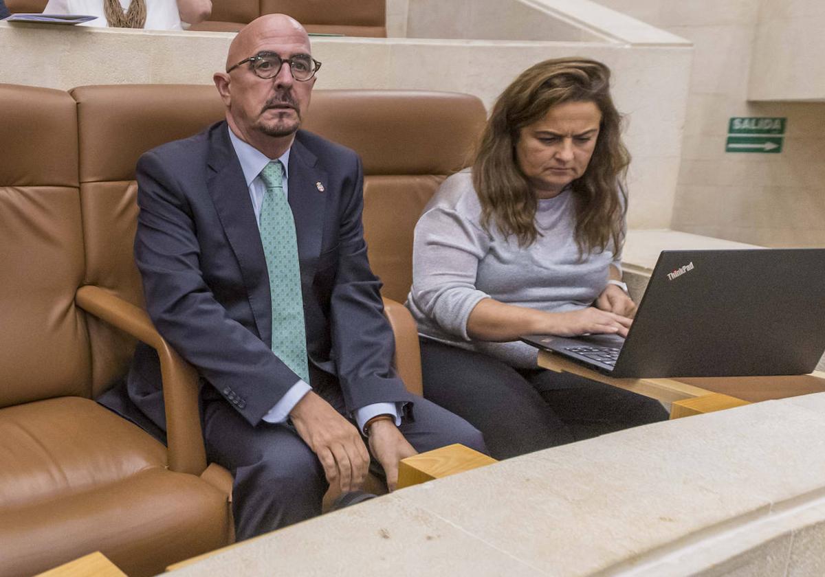 César Pascual junto a Begoña Gómez del Rio, en el pleno de esta tarde