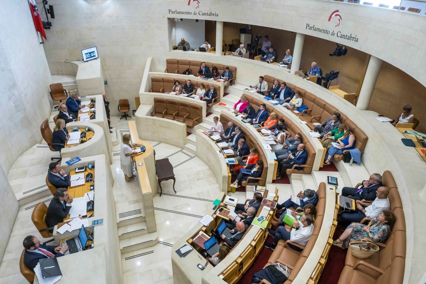 Vista general del hemiciclo con todos los diputados en sus escaños.