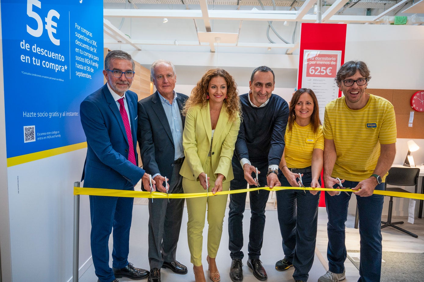 Díaz, Arasti, Quiñones, Acar, Calvo y Cajal, en el corte de cinta oficial.