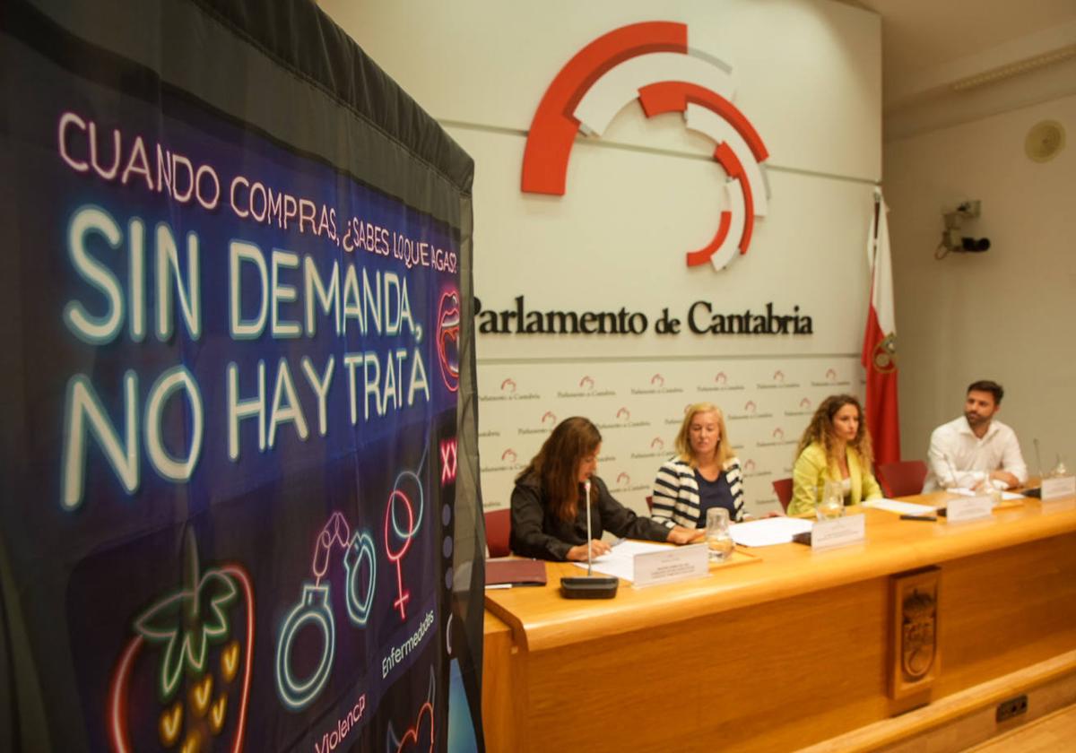 Responsables de la Asociación Nueva Vida leyeron el manifiesto con motivo del Día Internacional contra la Explotación Sexual y el Tráfico de Mujeres, Niñas y Niños.