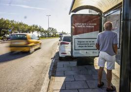 La Consejería de Salud lanza una campaña contra el vapeo en marquesinas y paradas de autobús de Santander y Torrelavega.