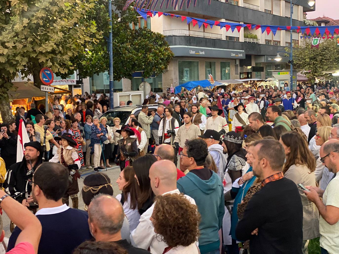 Miles de personas se echaron este sábado a la calle para disfrutar de la programación del Desembarco