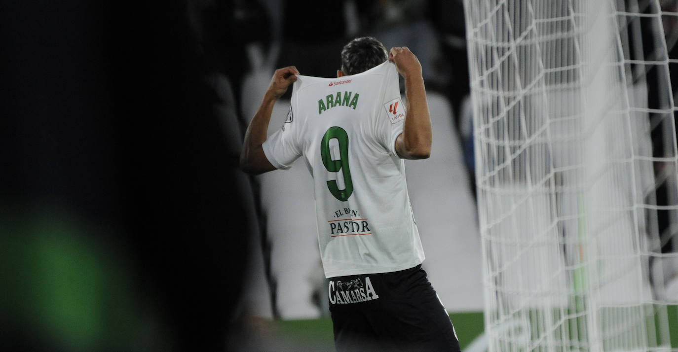 Arana celebra su gol ante el Albacete. 