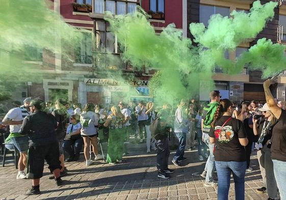 La fiesta racinguista en la calle Tetuán, en imágenes