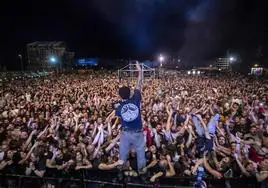 La banda Desakato se despidió de sus seguidores en el concierto celebrado dentro de la programación del festival Torrelavega Sound City.