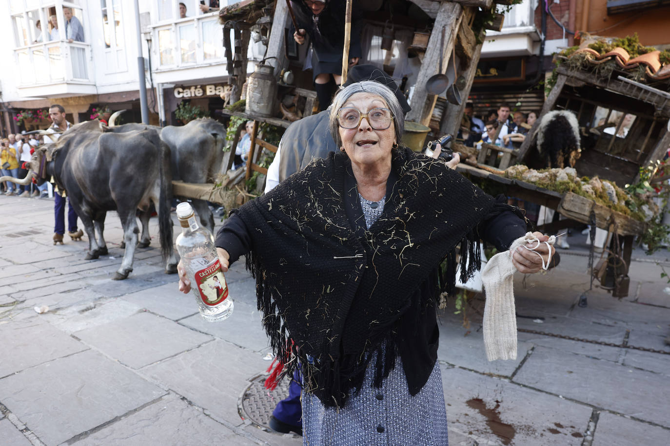 Una de las integrantes de la carreta La Soledad de los ancianos de Horna de Ebro