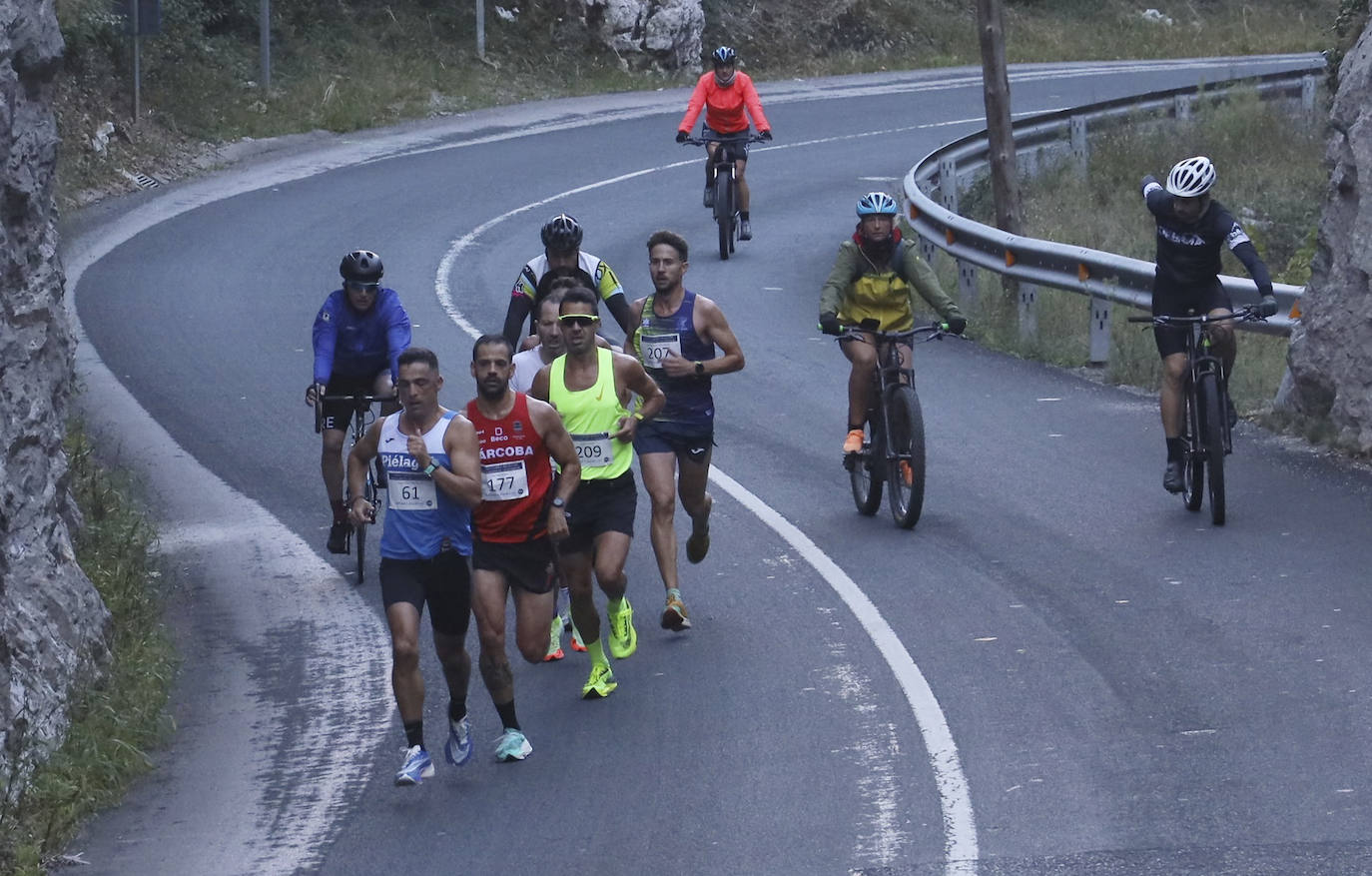 Grupo perseguidor de los líderes de la carrera. 