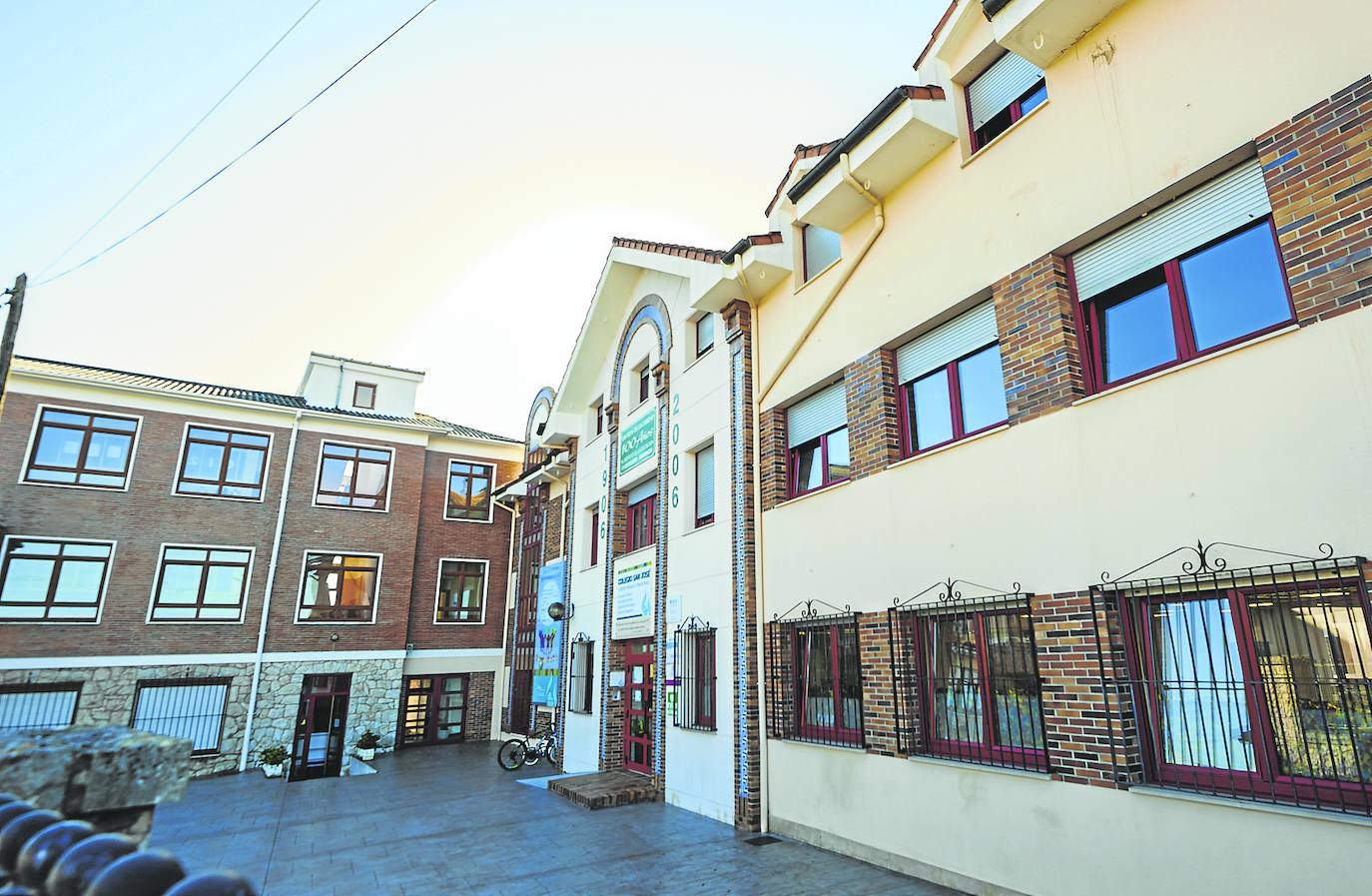 Exterior de las instalaciones del colegio concertado San José de El Astillero.