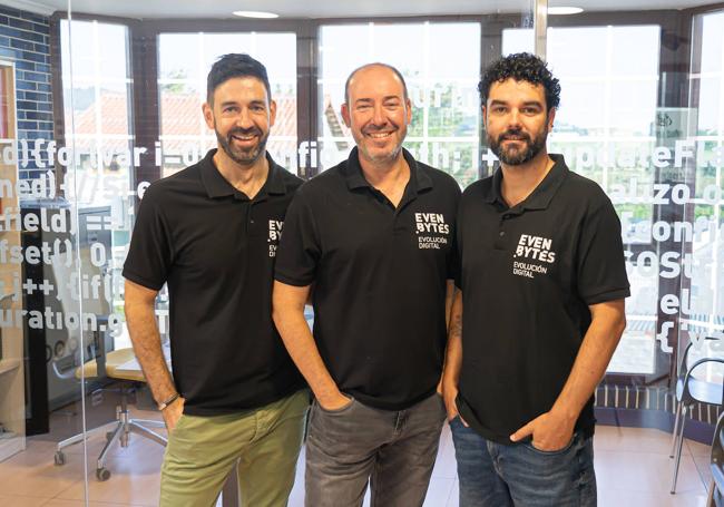 Fernando López, director tecnológico; Jacinto Pelayo, director ejecutivo y Juan José Cacho, director de operaciones. DM