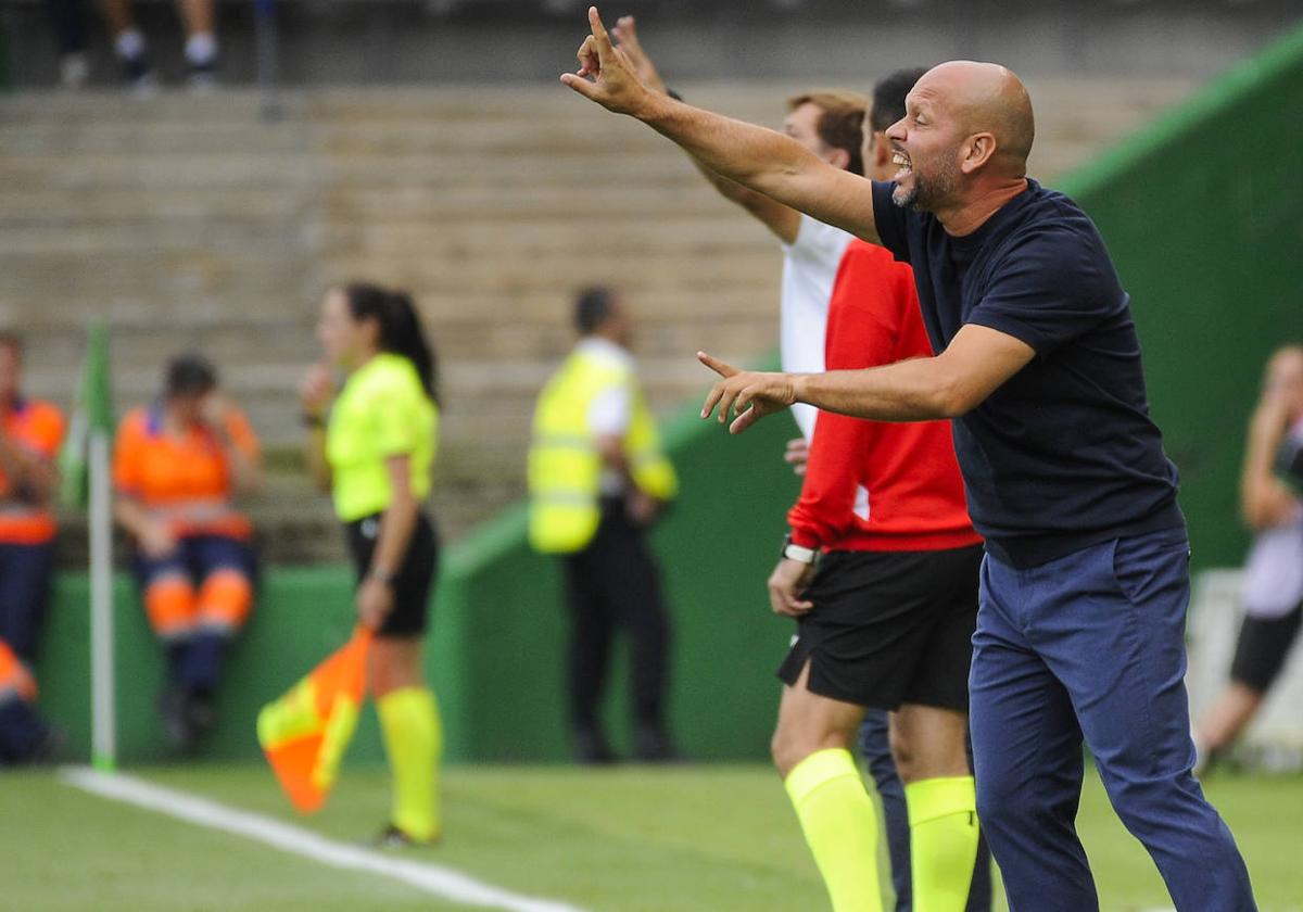 José Alberto, durante el partido frente al Amorebieta.