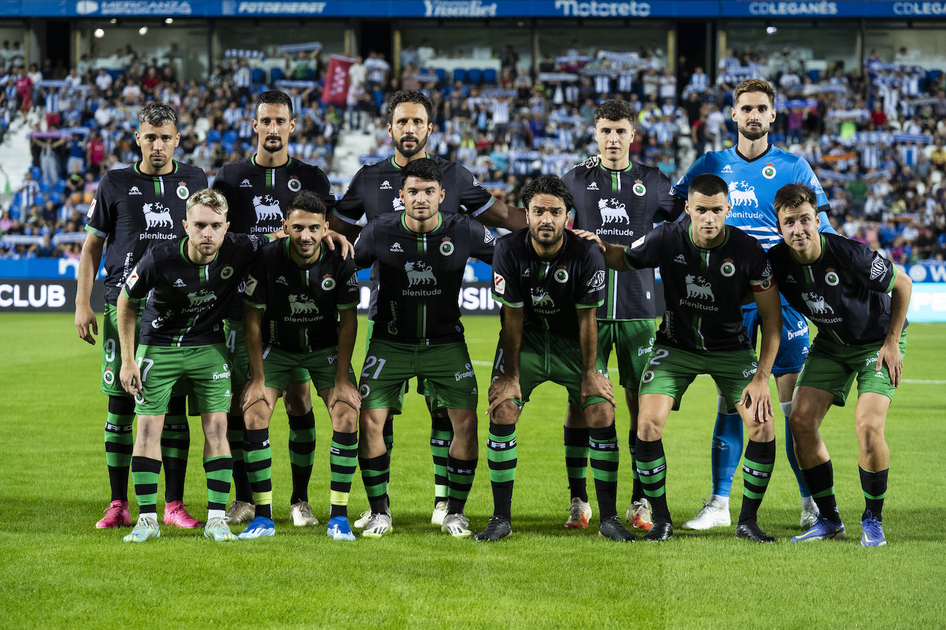 Alineación inicial del Racing: Arana, Pol Moreno, Germán, Iván Morante, Ezkieta, Peque, andrés, Aldasoro, Grenier, Mantilla y Saúl.