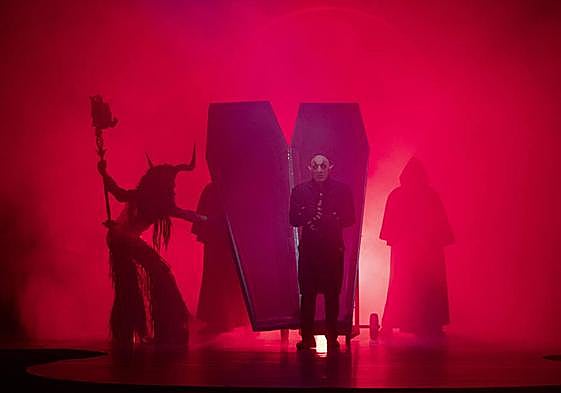 Suso Silva interpretando a Lucifer, uno de sus míticos personajes.