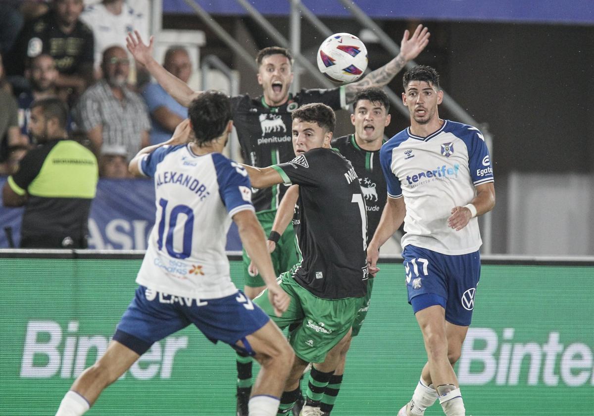 Iván Morante, Aldasoro y Dani Fernández, en el partido ante el Tenerife.