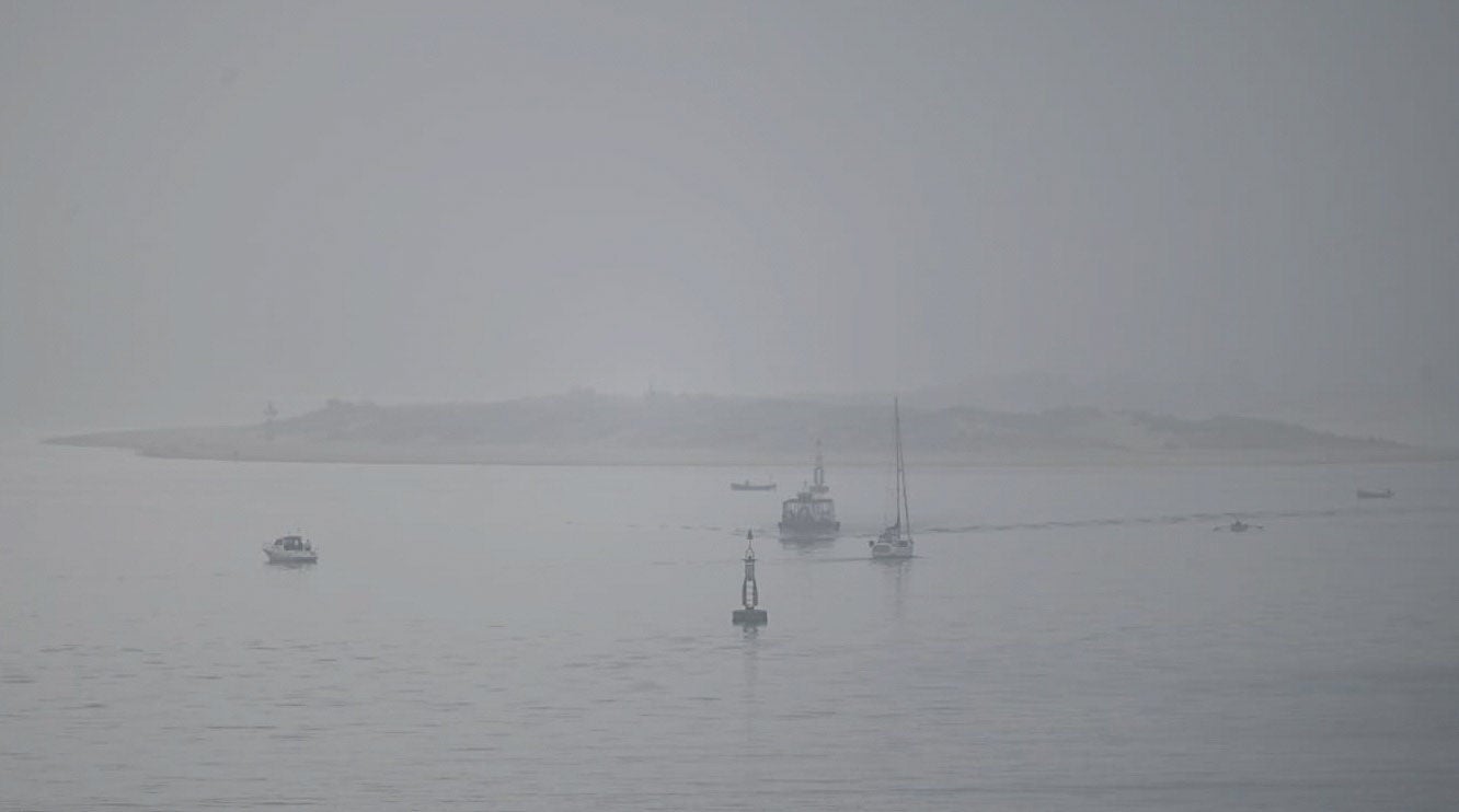 Santander amaneció con niebla, que se mantuvo toda la mañana en la ciudad. 