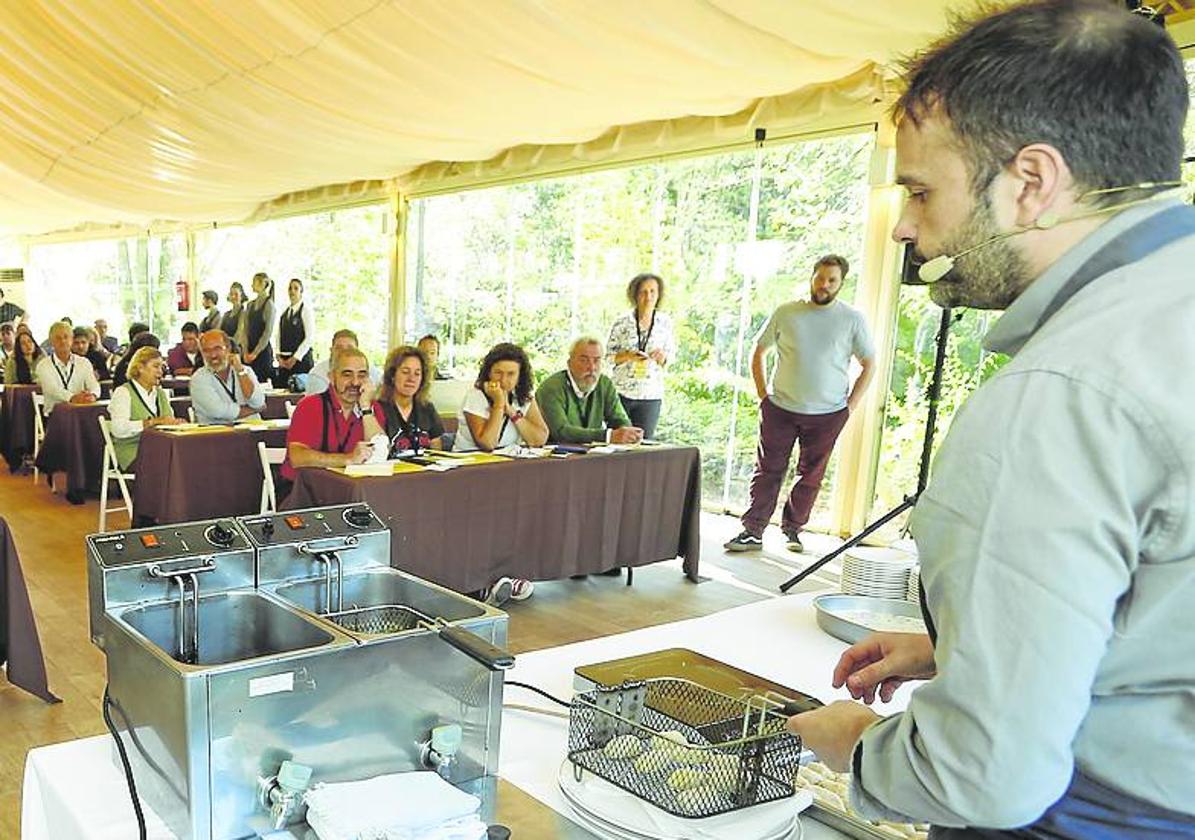 Ponencia-cata de croquetas de Nacho Solana, en la pasada edición.