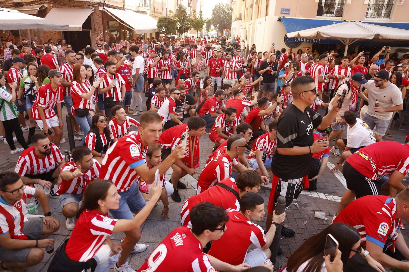 La afición del Sporting se ha desplazado en masa.