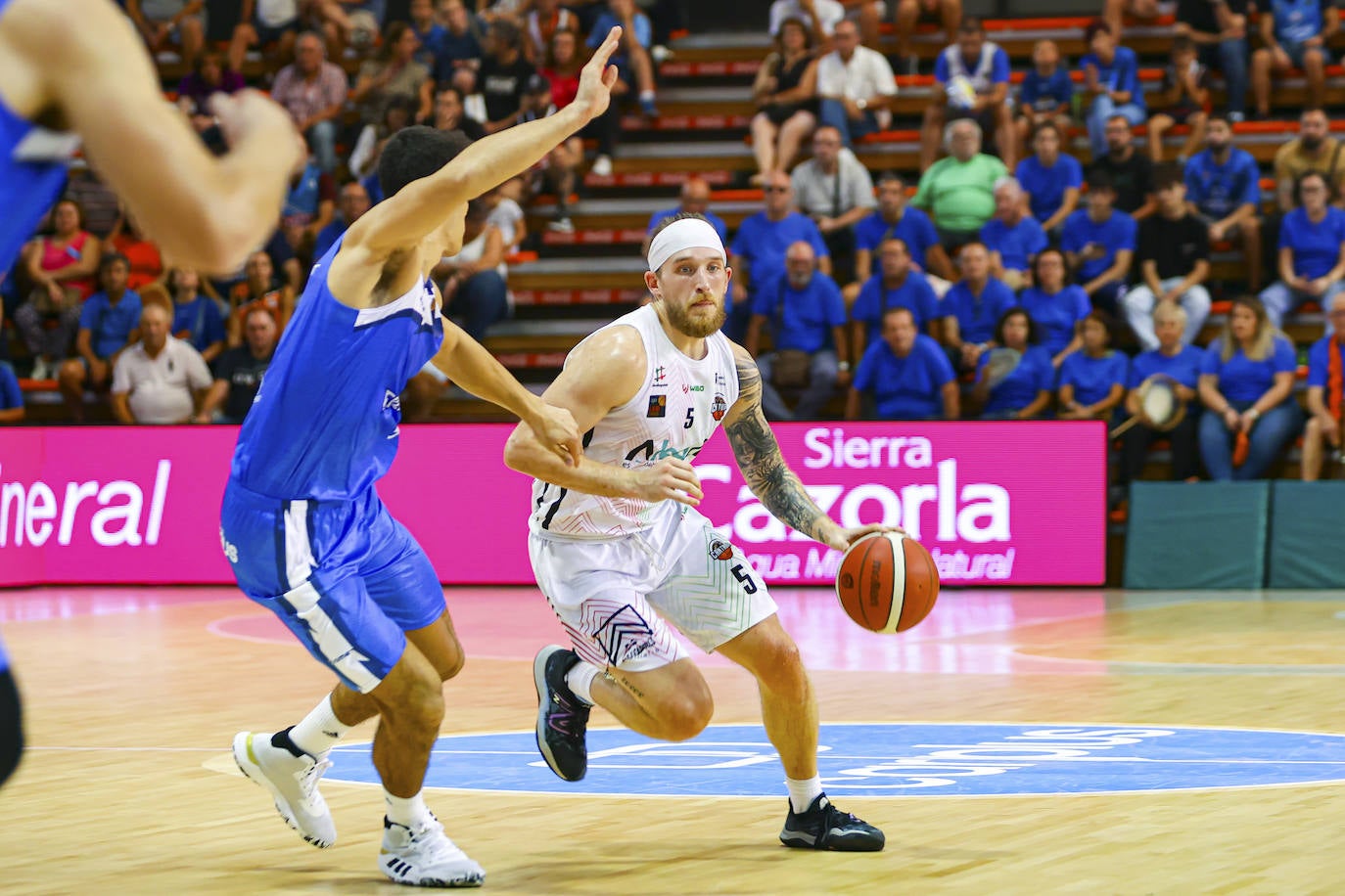 Spencer Littleson, del Alega, en sus primeros minutos con el equipo cántabro.