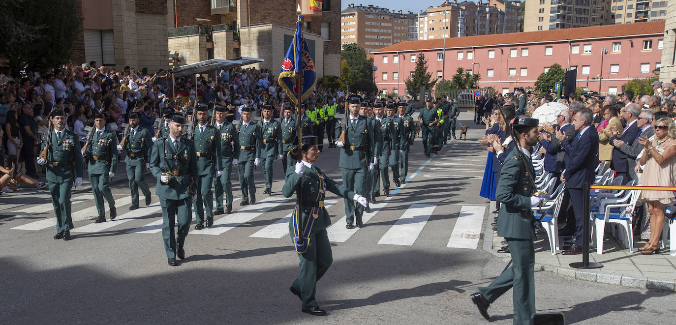 Guardias civiles desfilan por el Acuartelamiento de Campogiro.