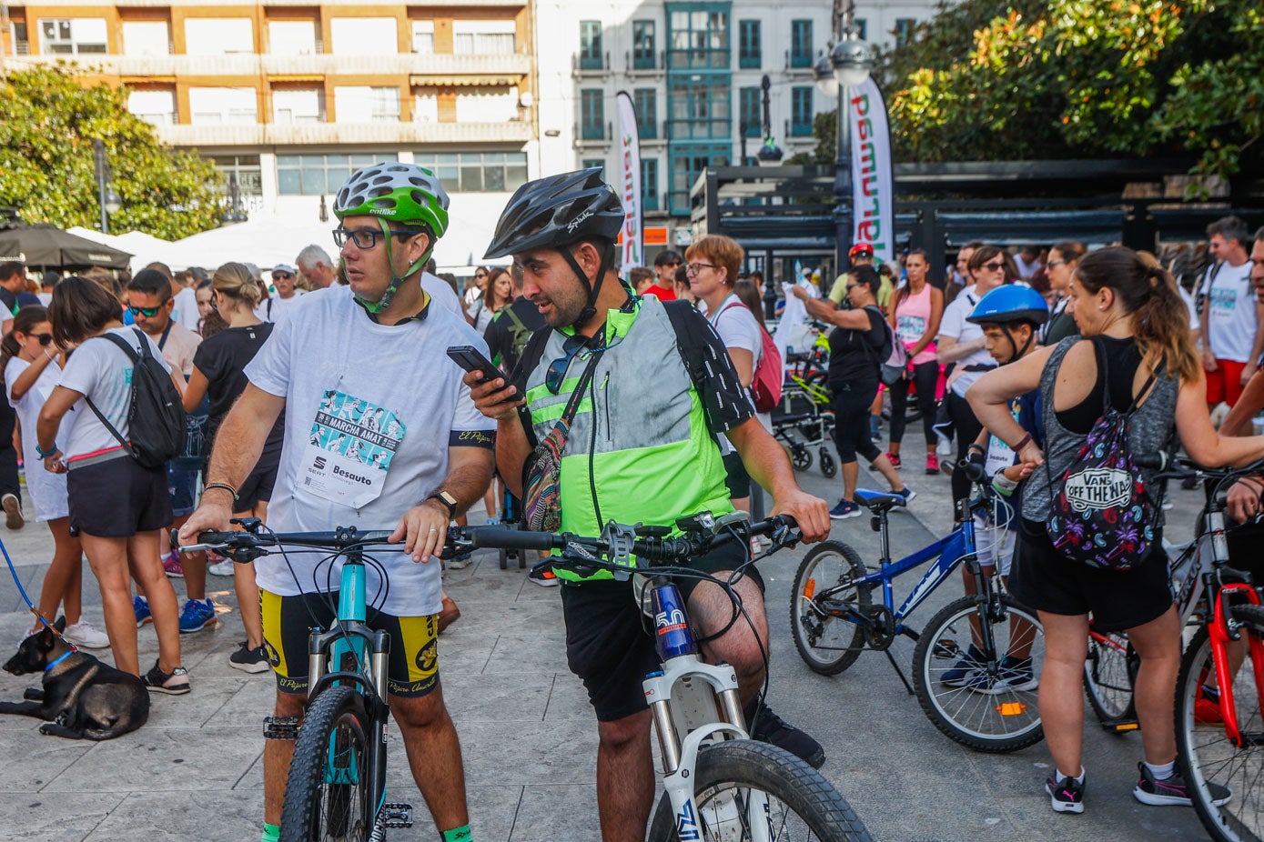 No todos los participantes han caminado durante la marcha; muchos han acudido con sus bicicleta.