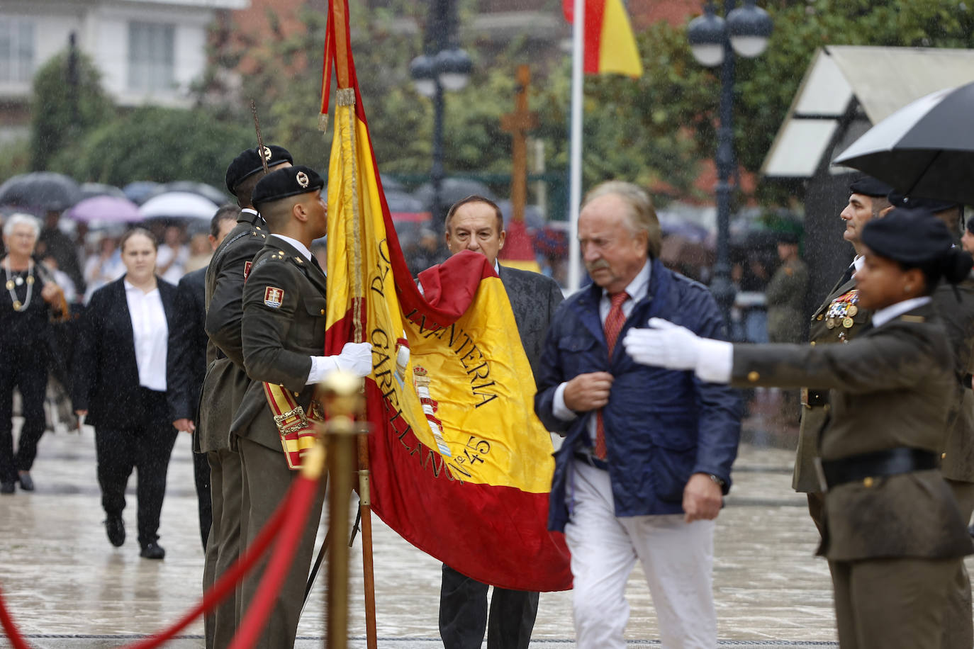 La jura de bandera se realizó ante dos enseñas para hacerla más ágil.