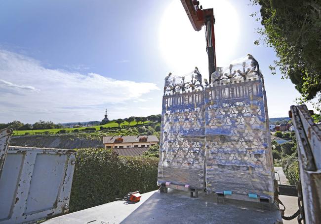 Las puertas embaladas en el camión.